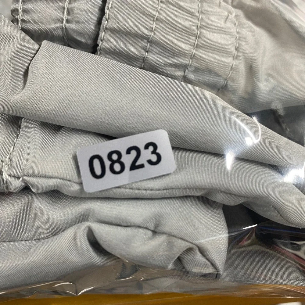 Old Navy Vintage Y2K Gray Nylon Convertible Zip Off Cargo Pants XXL Wide Leg